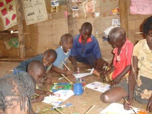 volunteer in Uganda and teach art